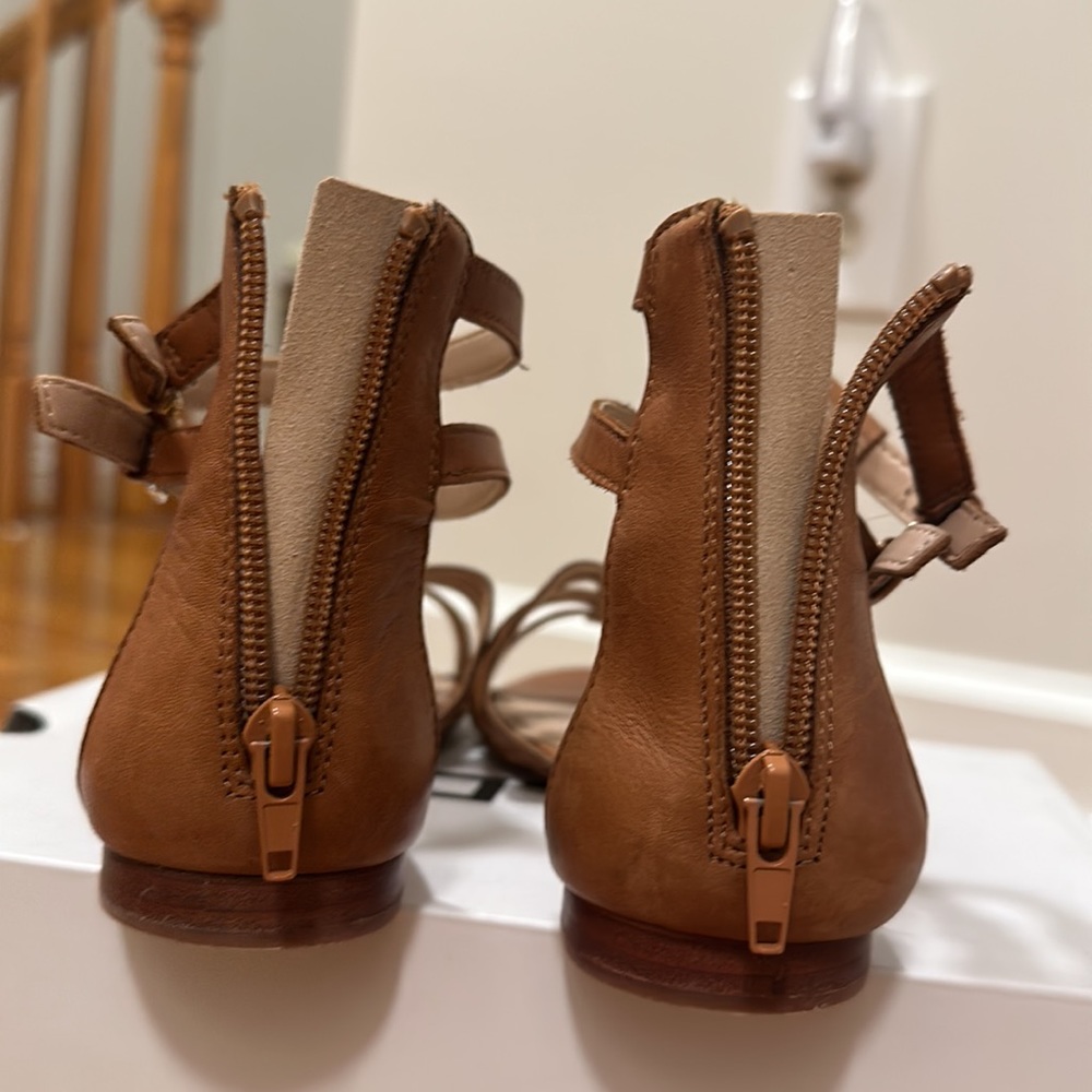 Also gladiator sandals - Picture 4 of 9